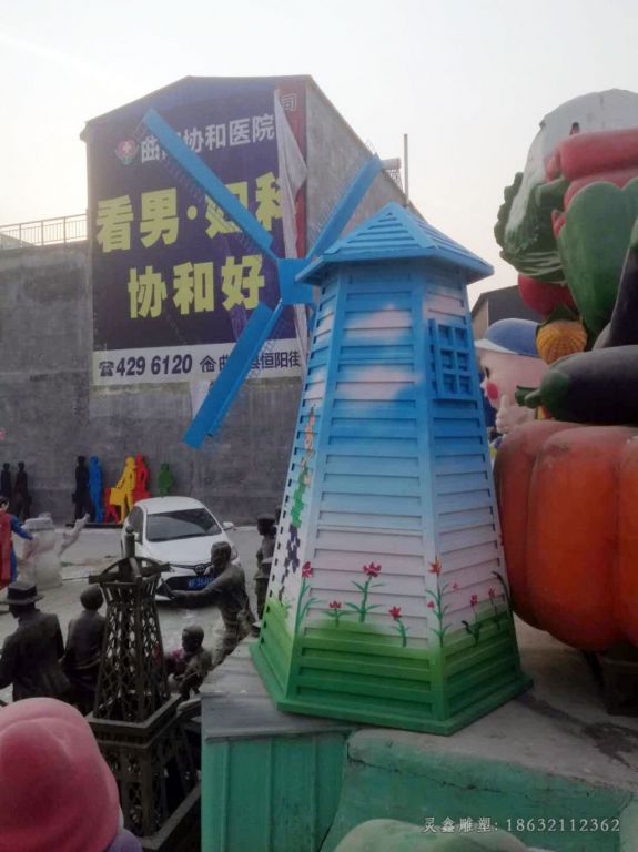 不锈钢彩绘风车户外雕塑