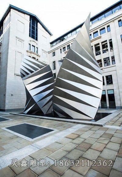 不锈钢镜面抽象翅膀雕塑