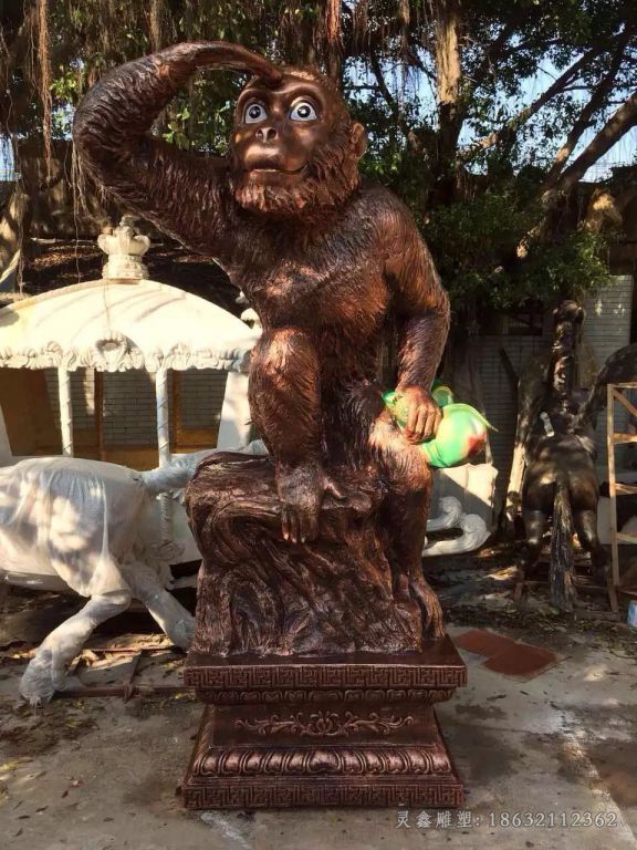 大猩猩广场动物铜雕