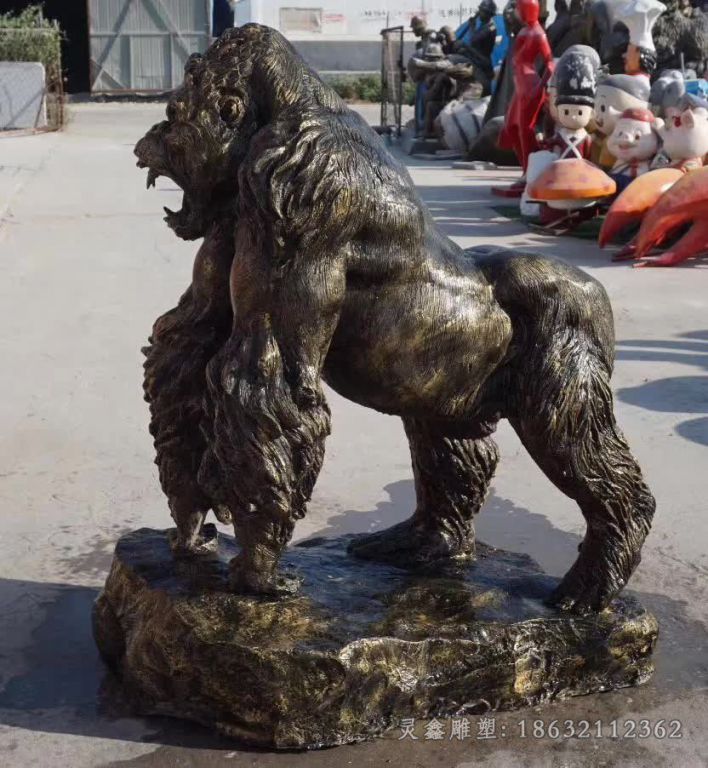 大猩猩公园动物铜雕