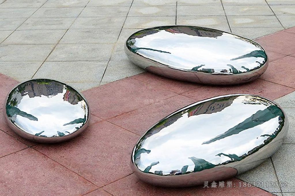 不锈钢镜面鹅卵石公园雕塑