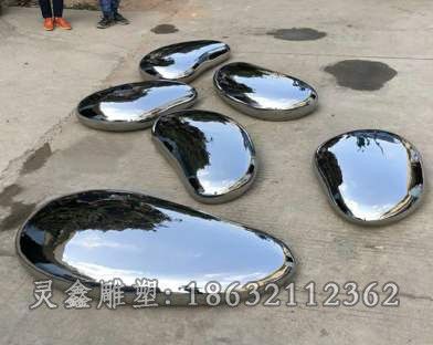 不锈钢镜面鹅卵石户外雕塑