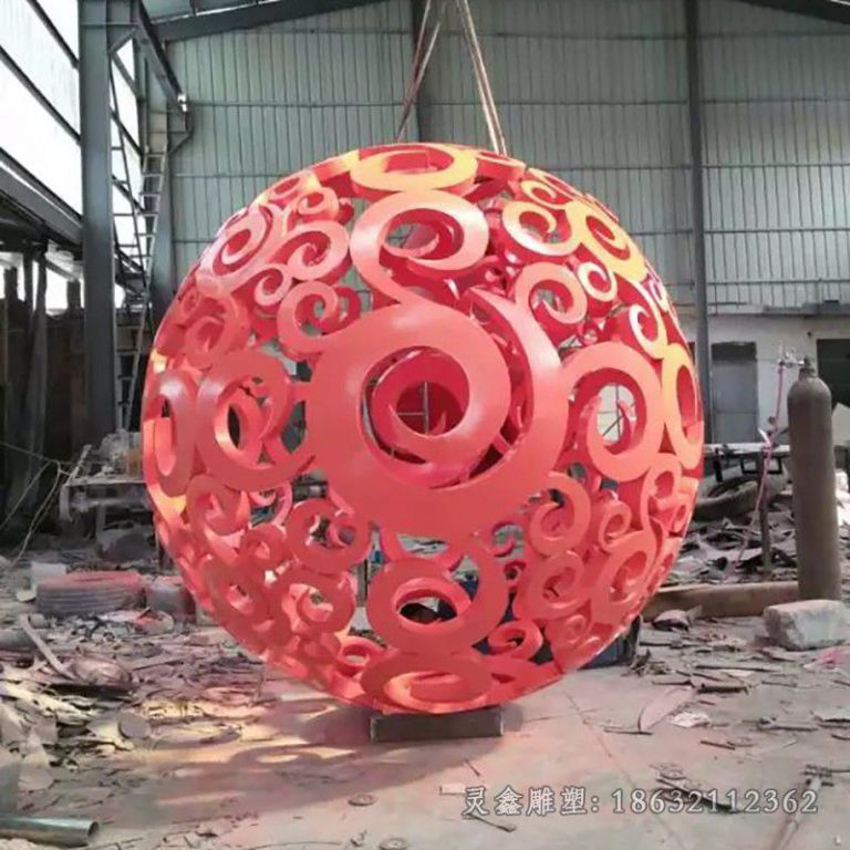 不锈钢红色镂空球城市雕塑