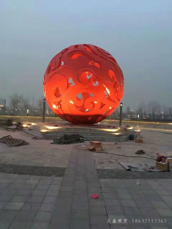 不锈钢红色镂空球广场雕塑