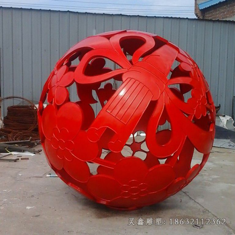 不锈钢红色镂空球景区雕塑
