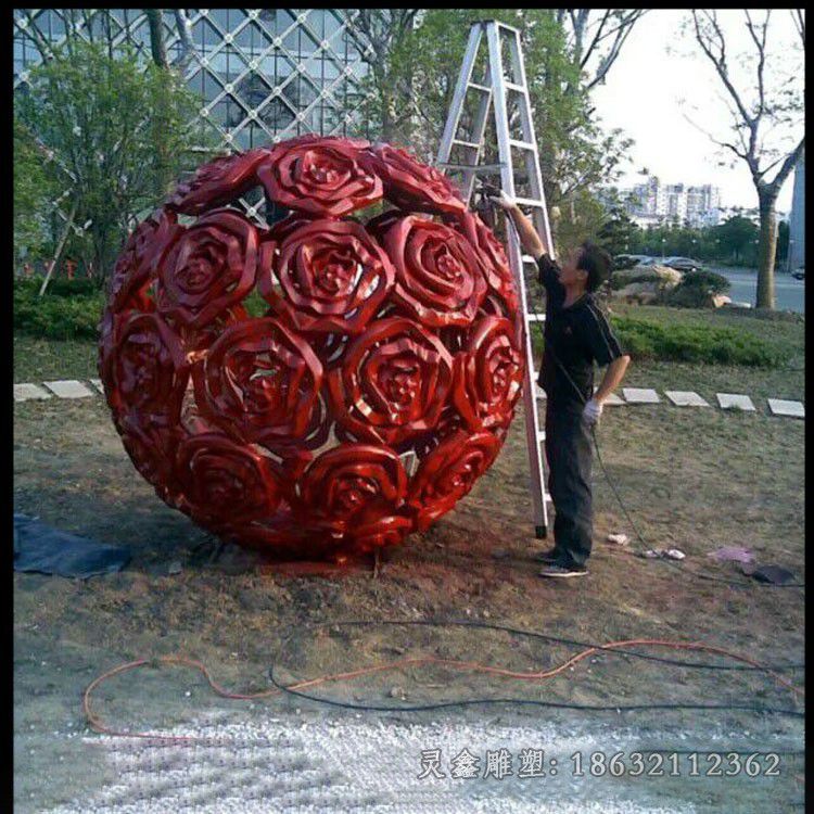 红色镂空球街边不锈钢雕塑