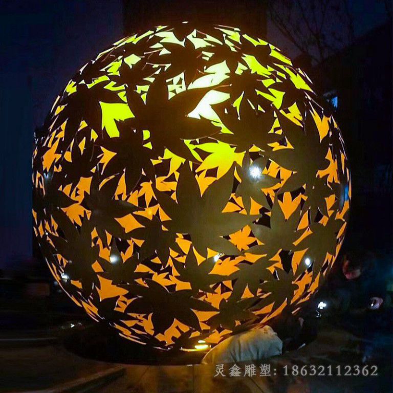 不锈钢发光镂空球庭院雕塑