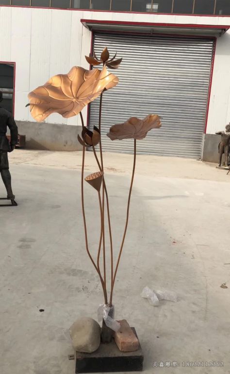 彩绘荷花广场景观铜雕