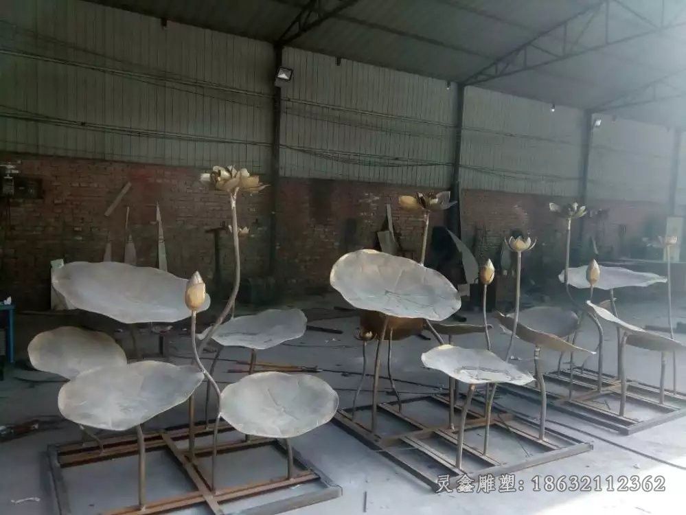 彩绘荷花小区景观铜雕