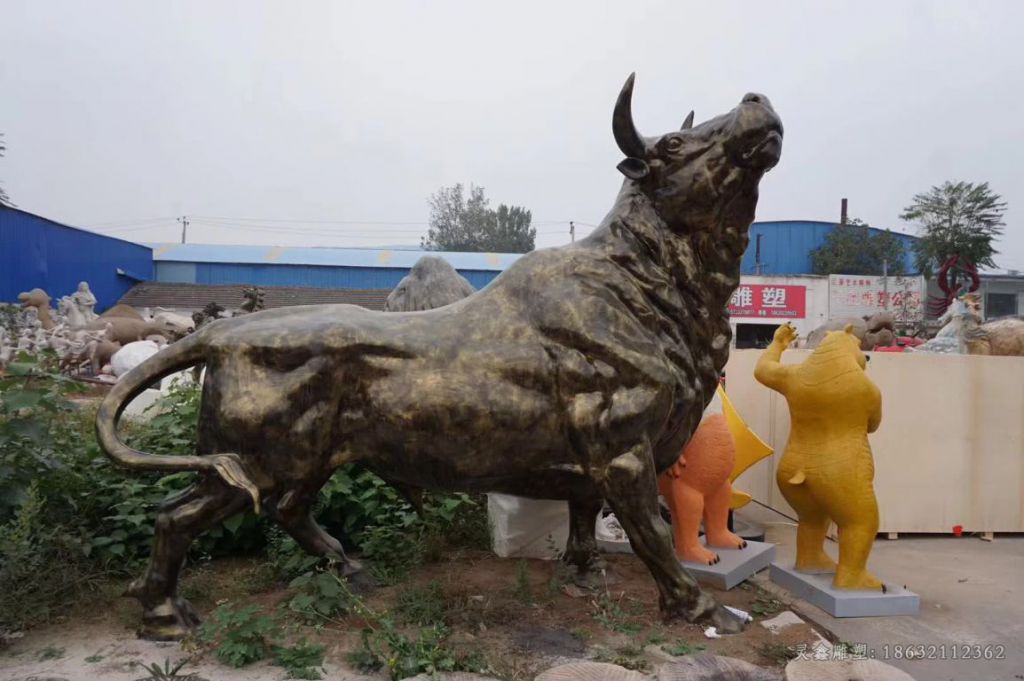 抬头牛城市景观铜雕