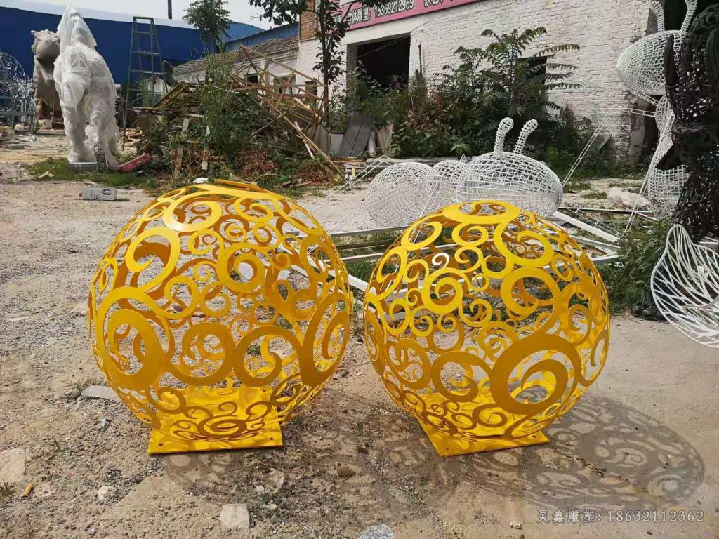 不锈钢金色镂空球公园雕塑