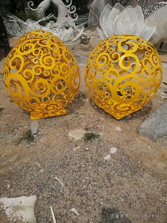 不锈钢金色镂空球户外雕塑