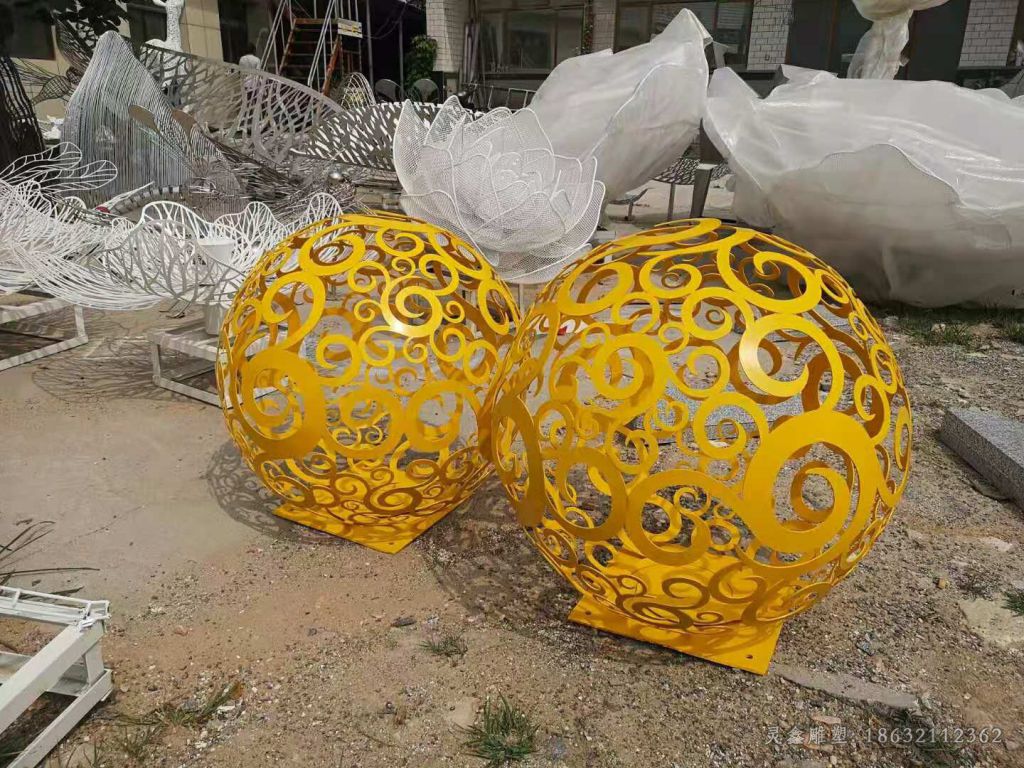 不锈钢金色镂空球园林雕塑