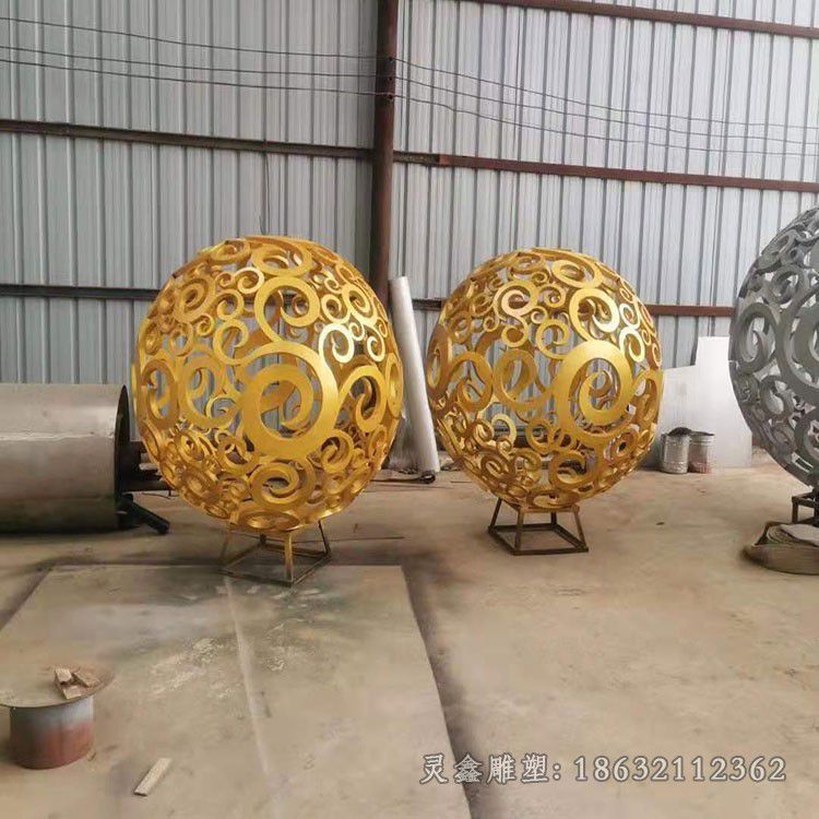 不锈钢金色镂空球庭院雕塑