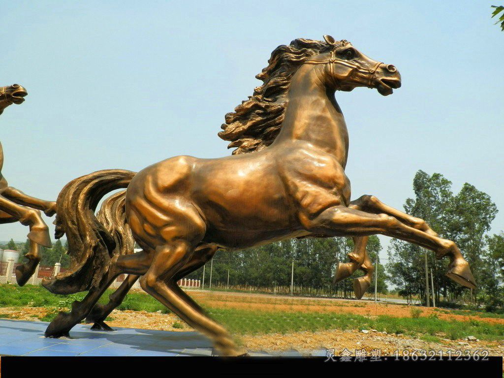 古铜金色马小区铜雕
