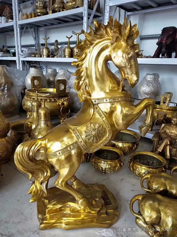 古铜金色马庭院铜雕