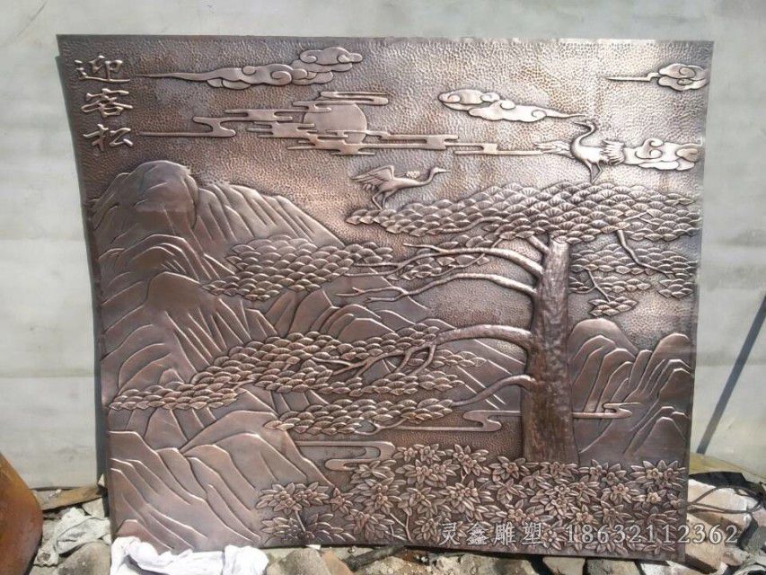 浮雕迎客松街边铜雕