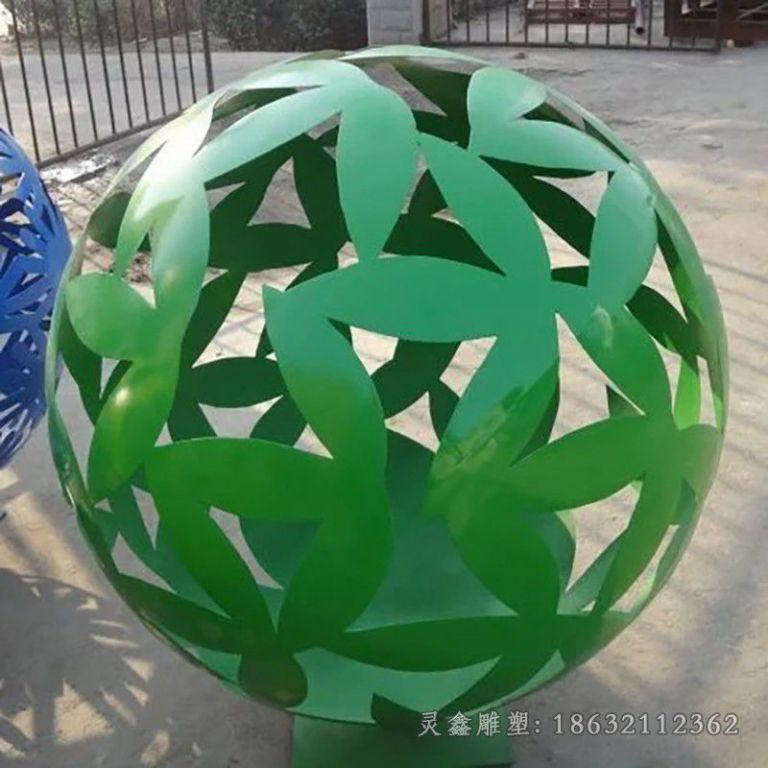不锈钢绿色镂空球城市雕塑