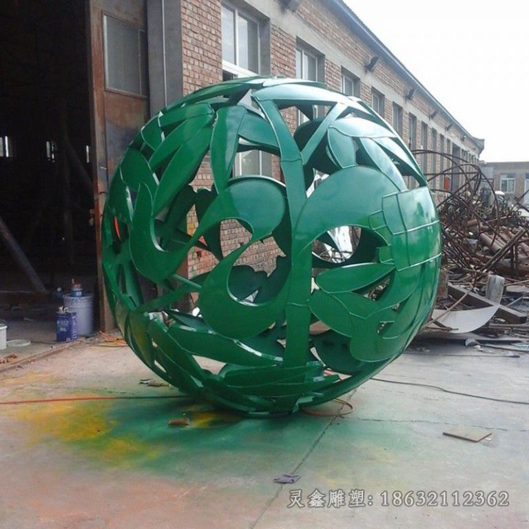 不锈钢绿色镂空球公园雕塑