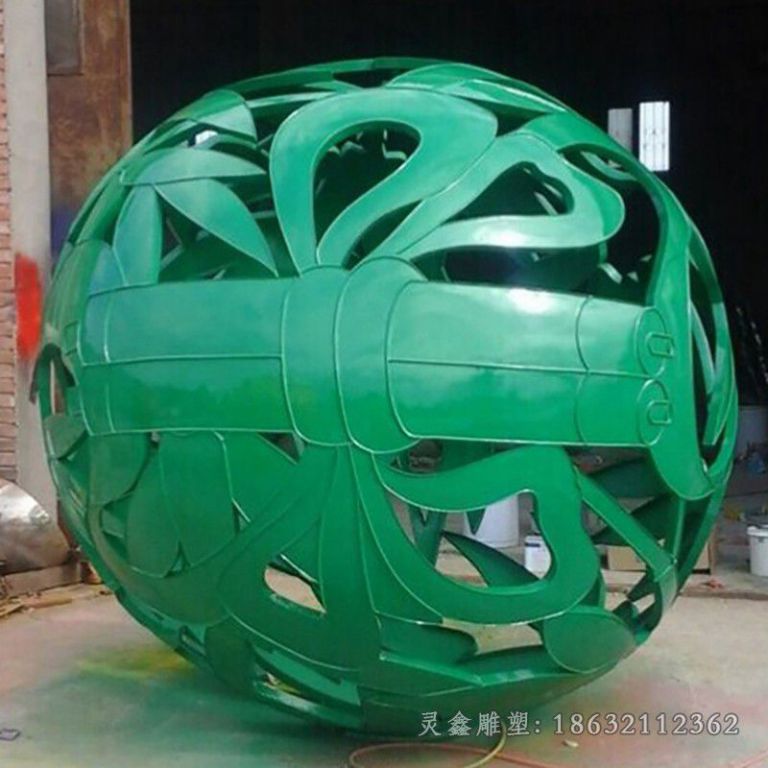 不锈钢绿色镂空球小区雕塑