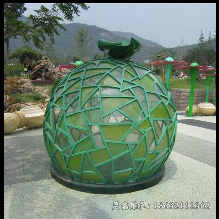 不锈钢绿色镂空球庭院雕塑