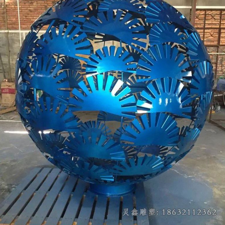 不锈钢蓝色镂空球广场雕塑