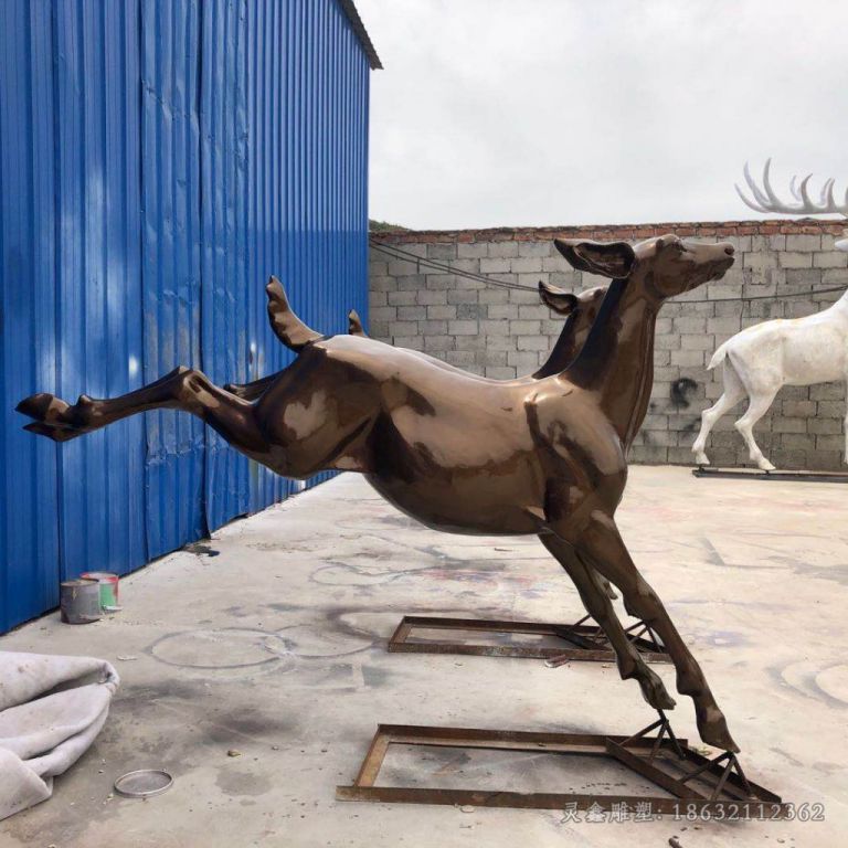 跳跃小鹿广场景观铜雕