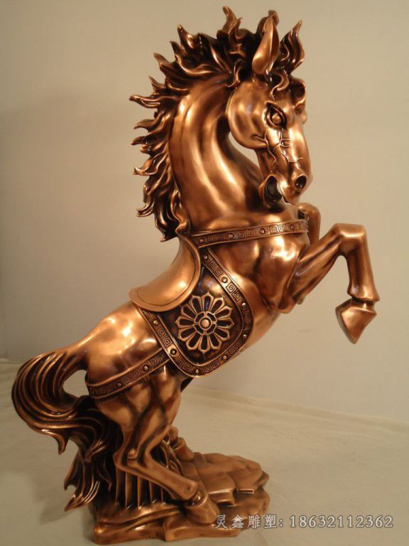 抬腿马街边景观铜雕