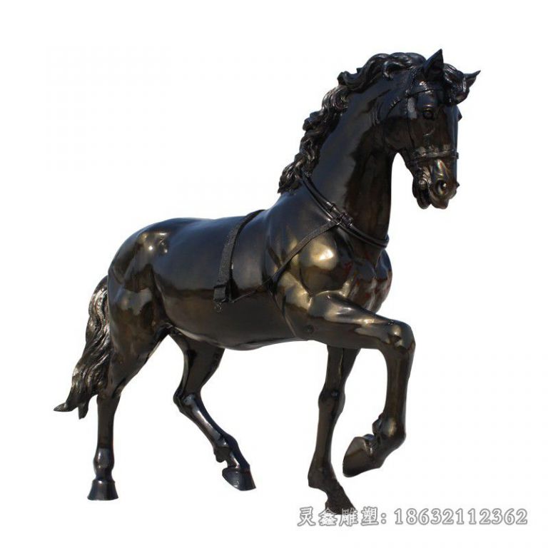 抬腿马景区动物铜雕