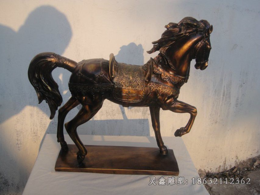 抬腿马别墅景观铜雕