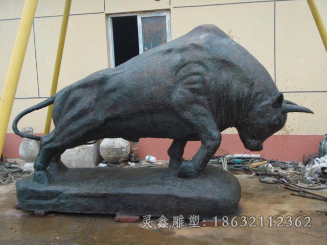 开荒牛小区动物铜雕