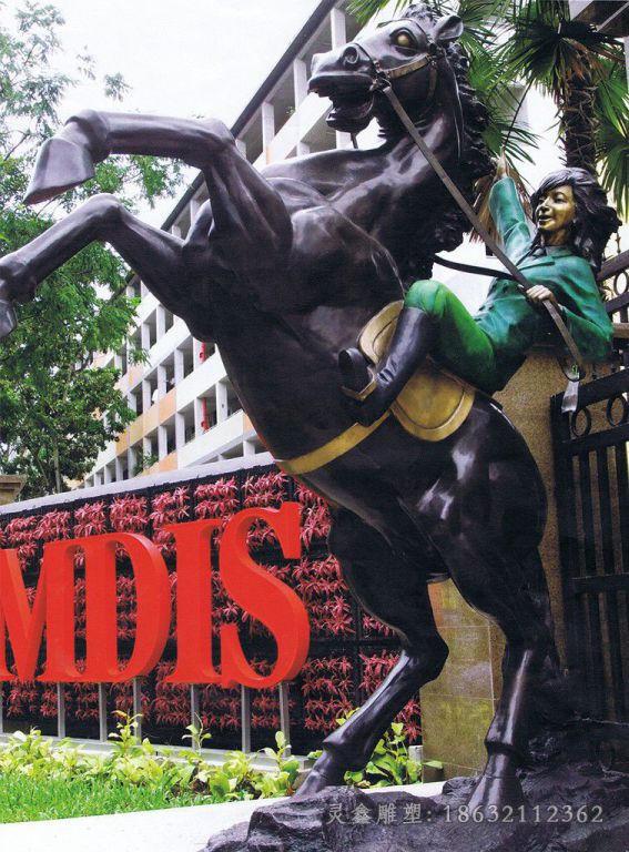 现代人物骑马城市铜雕