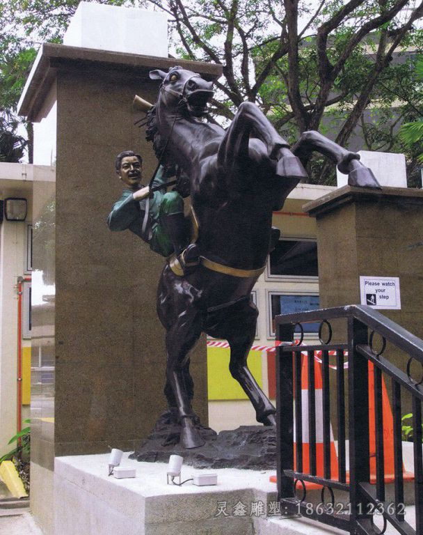 现代人物骑马广场铜雕