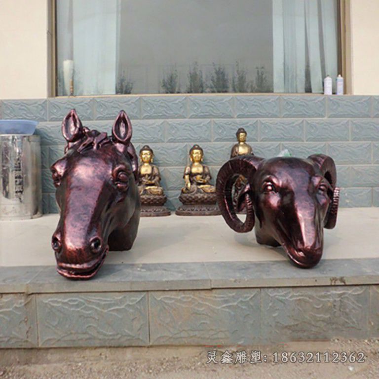 马头羊头广场铜雕