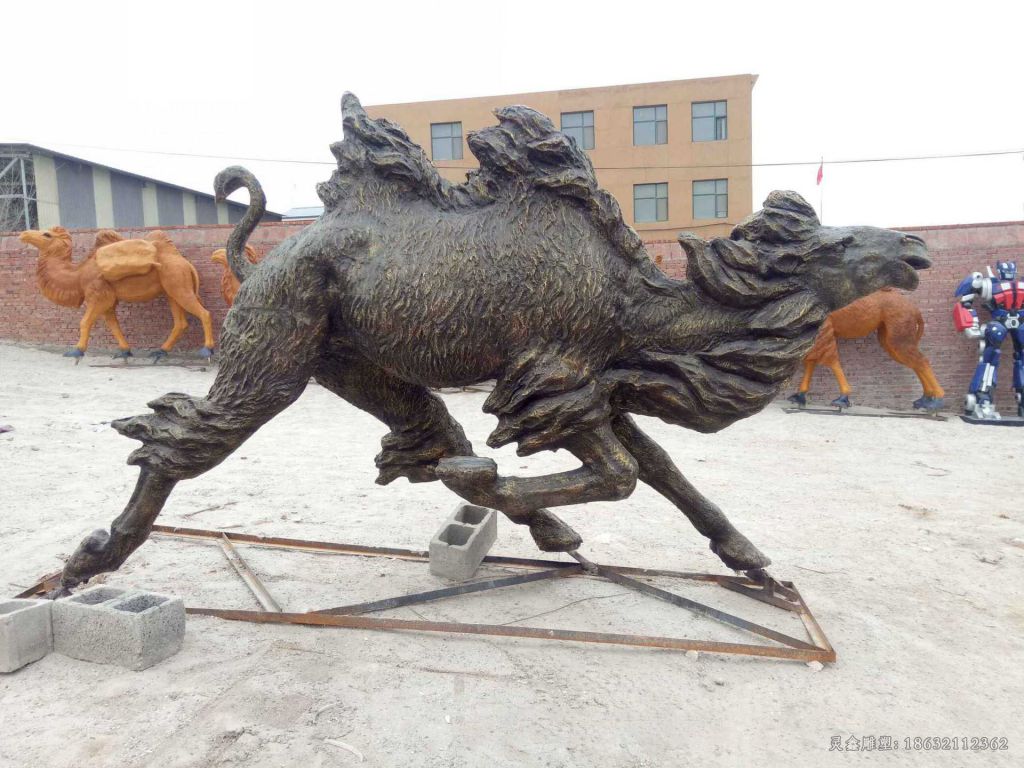 飞奔骆驼动物铜雕