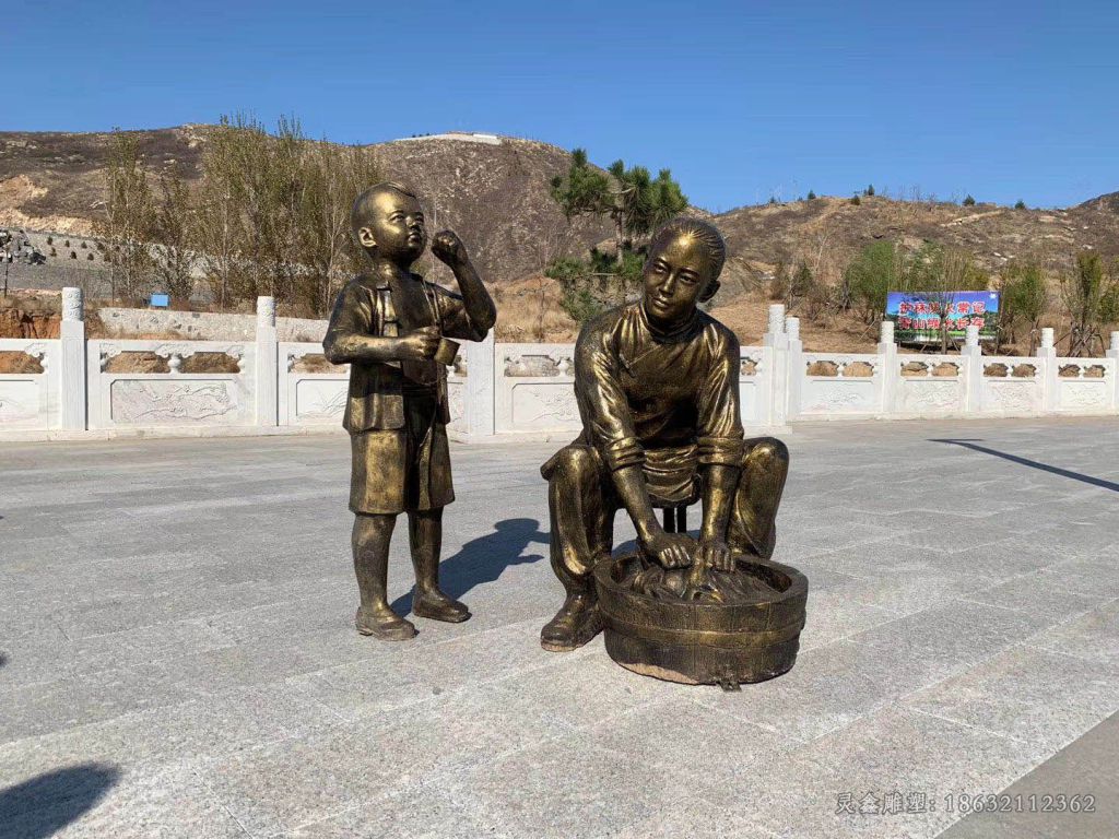 洗衣服街边景观铜雕