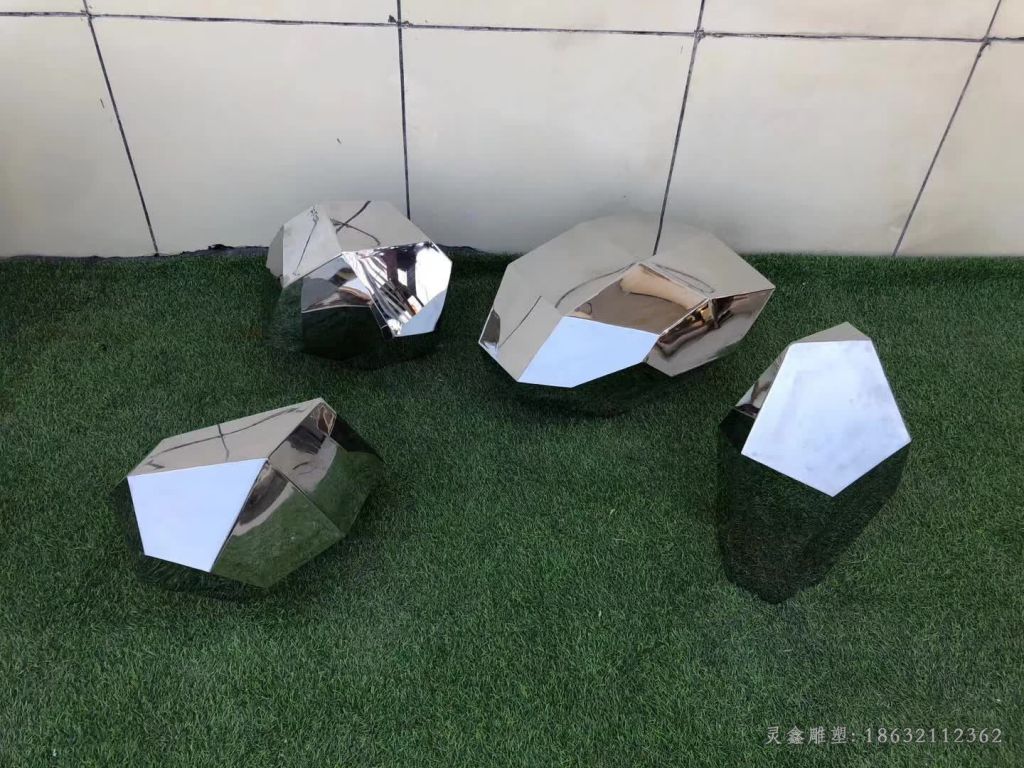 几何石头不锈钢雕塑