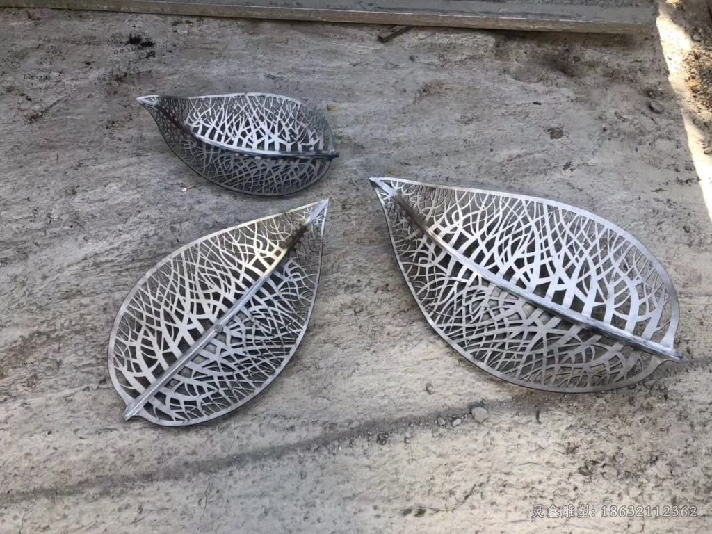 不锈钢树叶镂空雕塑