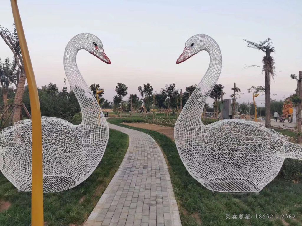 不锈钢天鹅镂空雕塑