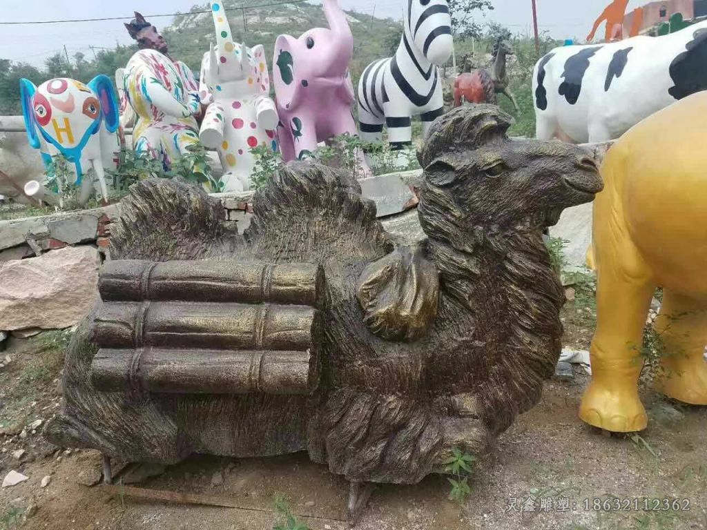 跪姿骆驼动物铜雕