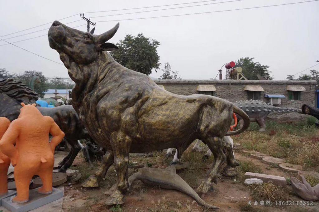抬头牛动物景观铜雕