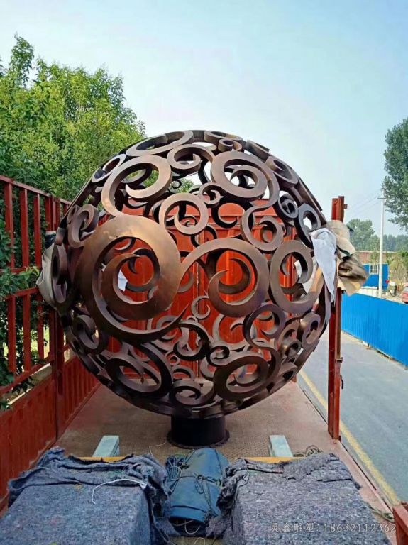 不锈钢镂空球抽象雕塑
