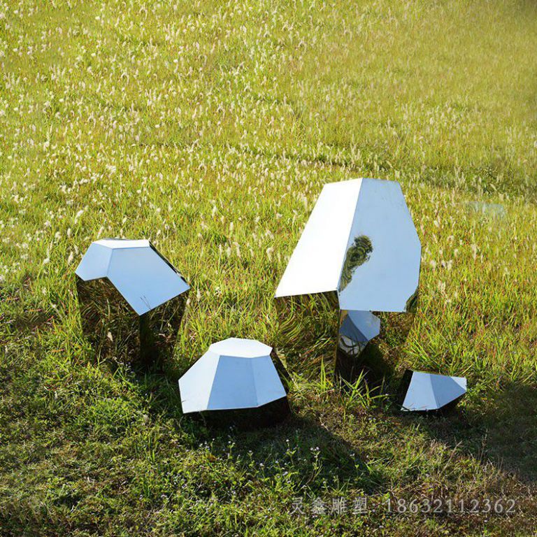 不锈钢石头几何雕塑