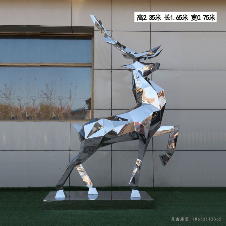 抬头镜面鹿不锈钢雕塑