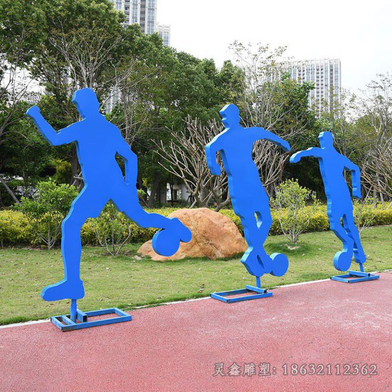 不锈钢踢足球人物雕塑