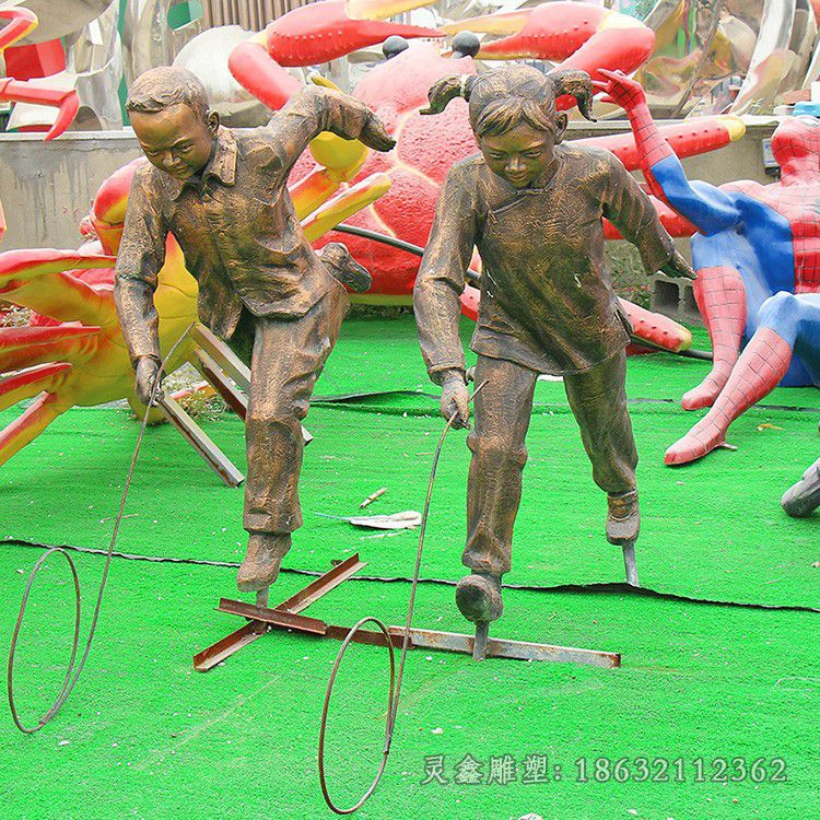 推铁环人物景观铜雕