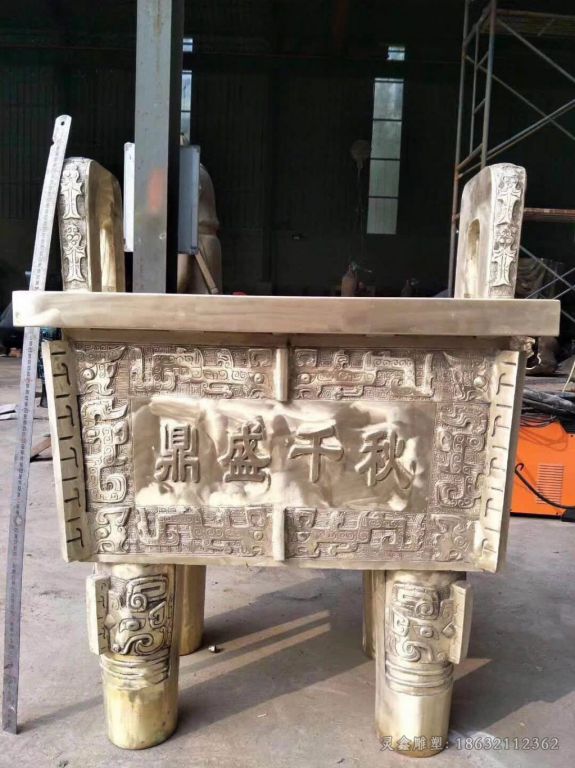 方形鼎抽象景观铜雕