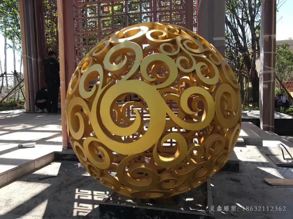 不锈钢镂空球抽象雕塑