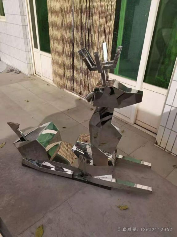 卧姿小鹿不锈钢雕塑