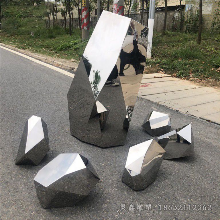 不锈钢几何石头雕塑